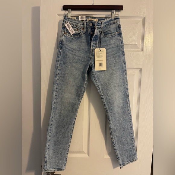 Levi’s Wedgie Icon Fit NWT - Picture 1 of 4